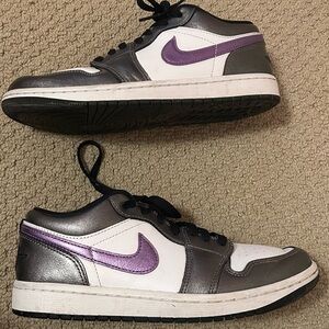 Air Jordan 1 Low SE - Metallic / Purple